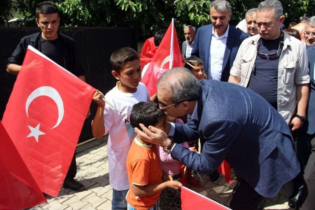 Ak Parti Genel Başkan Yardımcısı Mehdi Eker: &ldquo;pkk, Diyarbakır&rsquo;ın İmkanlardan Faydalanmasını Engelledi&rdquo;