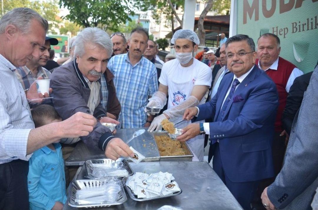 Helva Ve Şerbet İkramına Yoğun İlgi