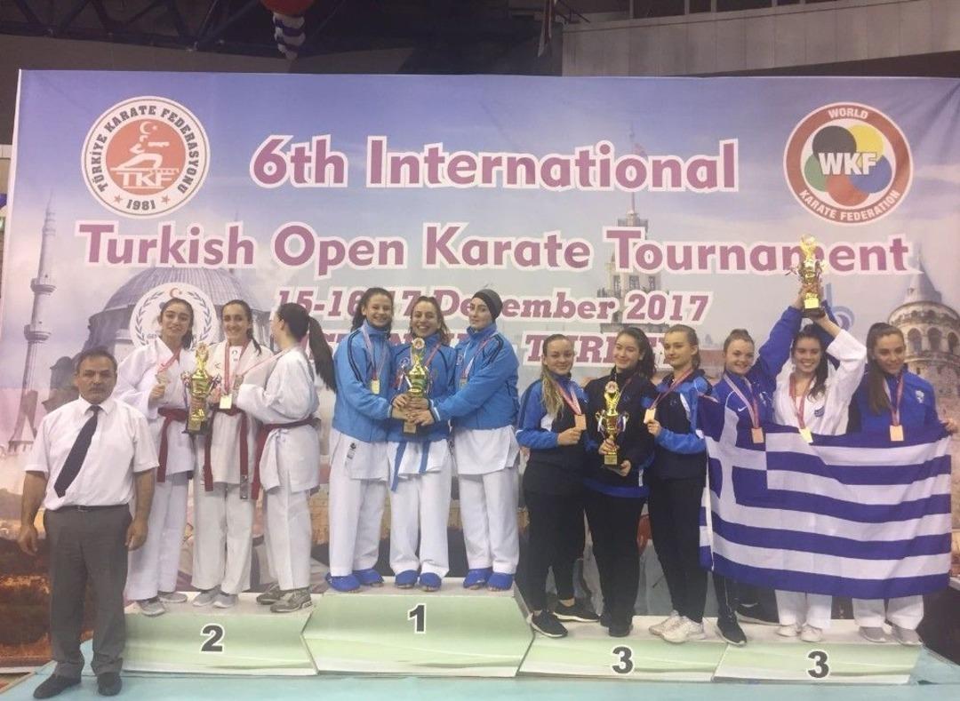 Kağıtsporlu Karateciler İstanbul&rsquo;dan 8 Madalya İle D&ouml;nd&uuml;