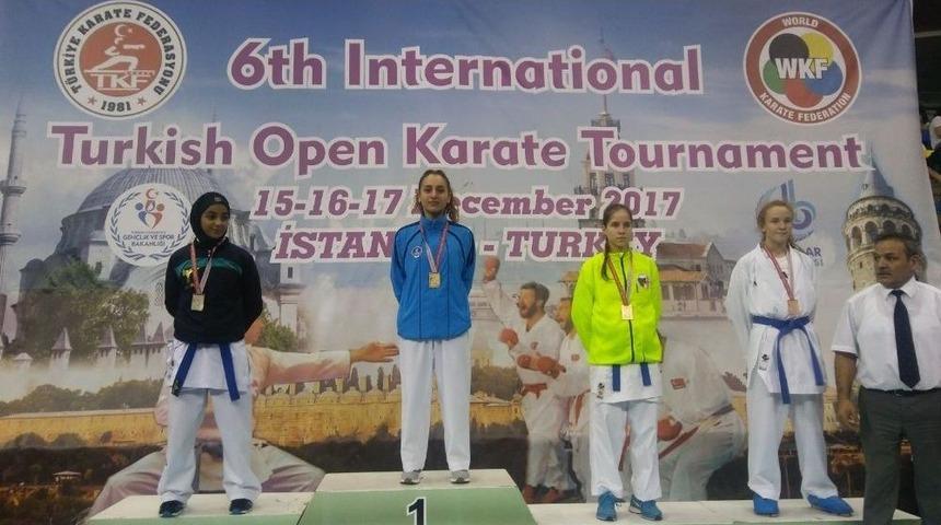 Kağıtsporlu Kareteciler İstanbul&rsquo;dan 8 Madalya İle D&ouml;nd&uuml;