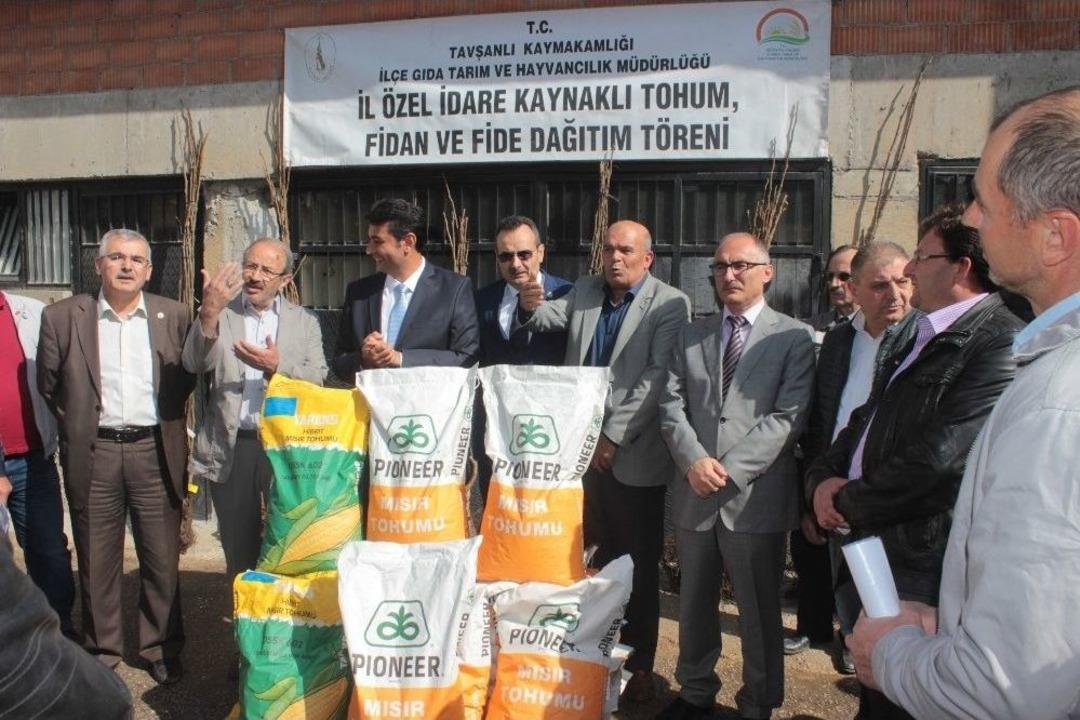 Tavşanlı&rsquo;da 155 &Uuml;reticiye Tohum Ve Fidan Dağıtıldı