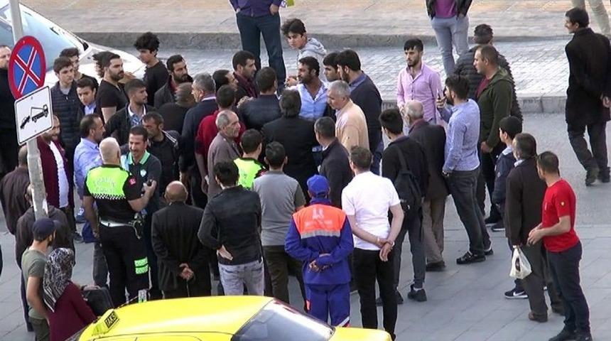 Kendisine Ceza Kesen Trafik Polisine Mukavemette Bulunan Taksici G&ouml;zaltına Alındı