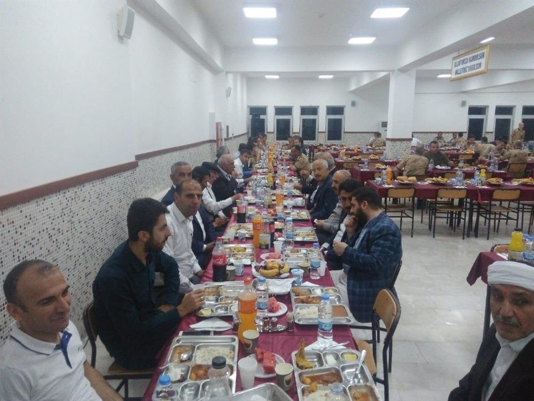 Sason&rsquo;da Kanaat &Ouml;nderleri Askerlerle Karavana Yedi