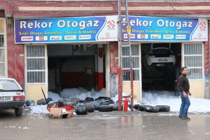 Lpg Tankı Tamir Atölyesinde Patlama: 3 Yaralı G1