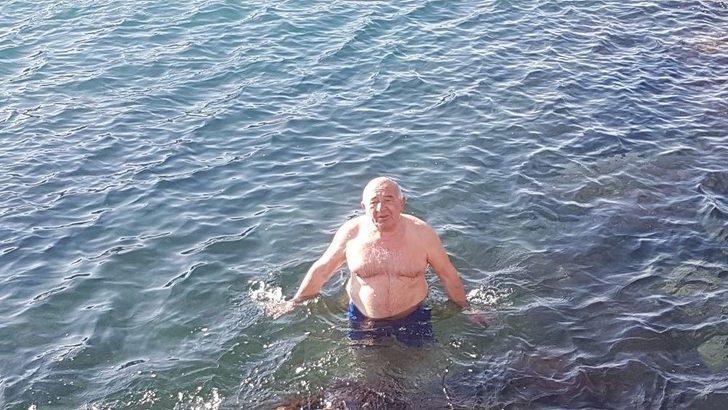 65 Yaşında Kar Kış Demeden Her Gün Denize Giriyor G3
