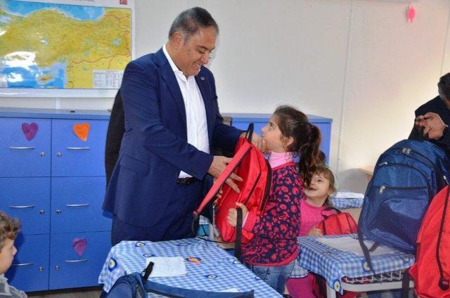 Türk Ve Suriyeli Öğrencilere Kırtasiye Seti Dağıtıldı 1