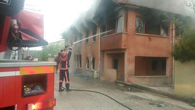 Sakarya’da Bir Ev Alev Alev Yandı