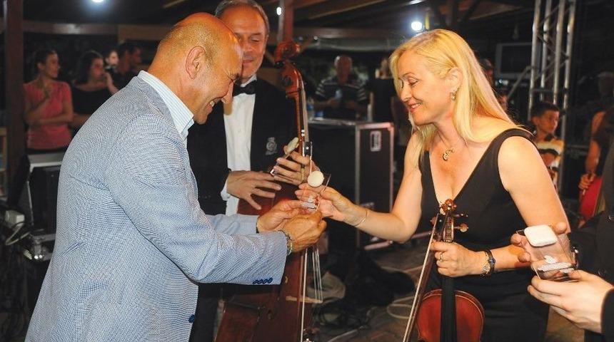 Ulamış K&ouml;y&uuml;n&uuml;n Şarkısı Yapıldı, Klibinde K&ouml;yl&uuml;ler Oynadı