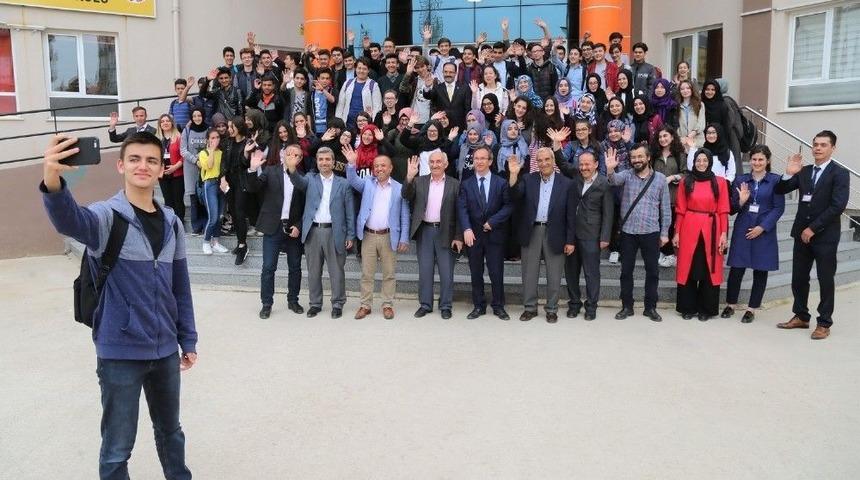 Başkan Cahan &Ouml;ğrencilerle Kariyer S&ouml;yleşisinde Buluştu