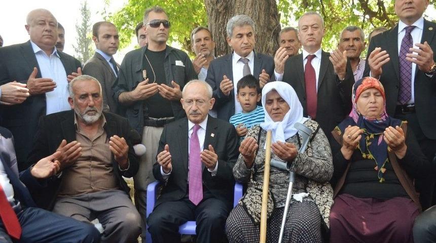 Kılı&ccedil;daroğlu Şehit Ailelerini Ziyaret Etti