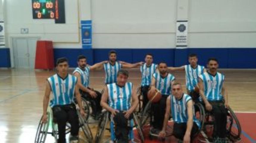 Hakkarili Engellilerden Farklı Galibiyet