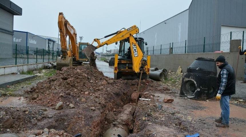 Kartepe&rsquo;de Yağmur Suyu Hattı &Ccedil;alışmaları S&uuml;r&uuml;yor