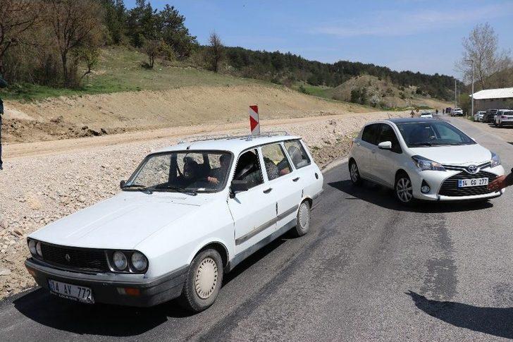 Chp’li Vekil Yol Kapattı, Araçlar Dakikalarca Bekledi G1