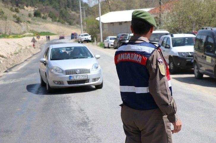 Chp’li Vekil Yol Kapattı, Araçlar Dakikalarca Bekledi G5