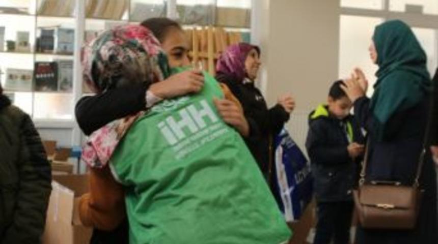 Elazığ&rsquo;da Yetim &Ccedil;ocuklara Kaban Yardımı Yapıldı