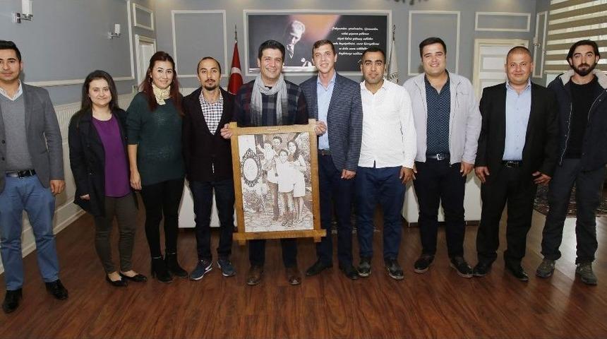 Başkan Gen&ccedil;, Chp Gen&ccedil;lik Kollarını Ağırladı