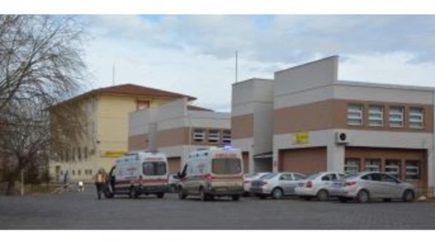 Imkb Sağlık Lisesinde 21 &Ouml;ğrenci Gıda Zehirlenmesi Ş&uuml;phesiyle Hastaneye Kaldırıldı