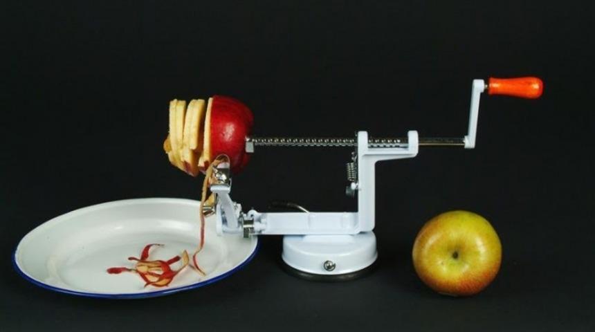 Daha &Ouml;nce Elmayı Hi&ccedil; B&ouml;yle Soydunuz Mu?