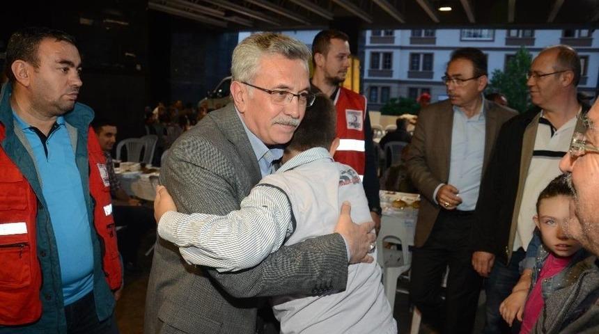 Pursaklar’da Bin 700 Kişi Aynı Sofrada Buluşup Oruç Açtı