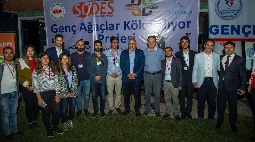 Vali Zorluoğlu, Gençlerle İftarda Bir Araya Geldi