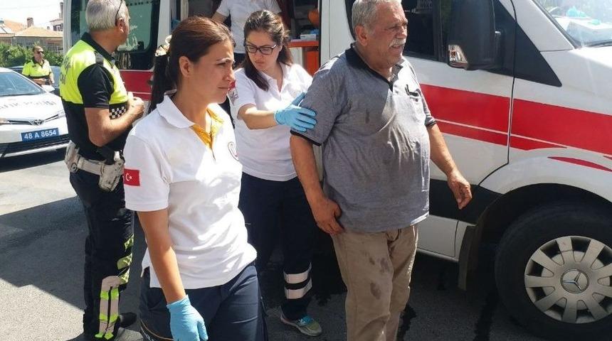 Milas&rsquo;ta Motosiklet Yayaya &Ccedil;arptı; 2 Yaralı