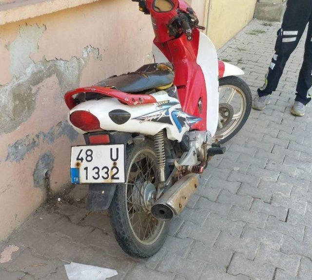 Milas’ta Motosiklet Yayaya Çarptı; 2 Yaralı