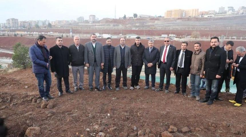 Çiftçi, Meclis Üyeleriyle Birlikte Ağaç Dikti