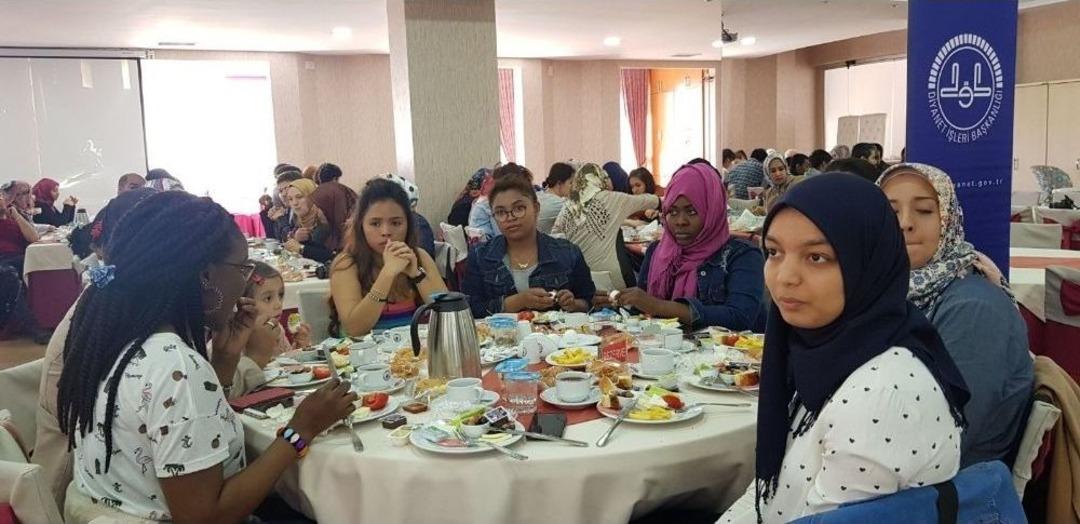 Misafir &Ouml;ğrenci Ve Aileleri Kahvaltıda Bir Araya Getirildi