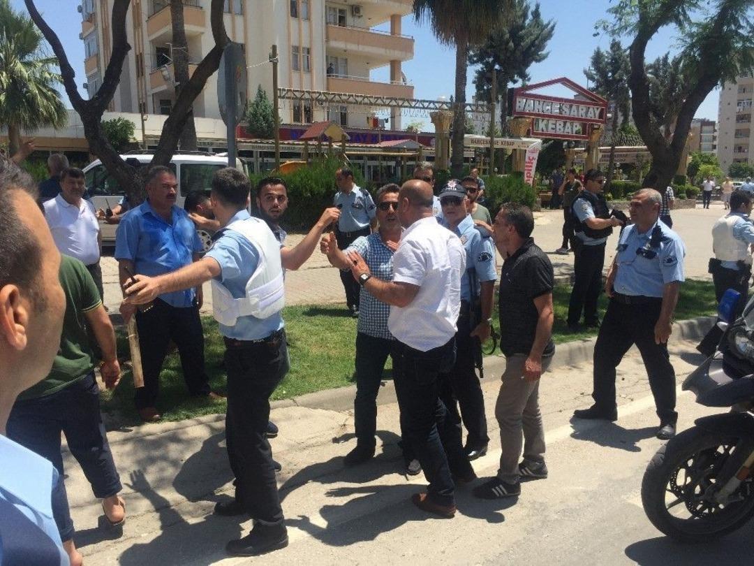 Adana&rsquo;da Toplu Taşımacıların Taşlı Sopalı Silahlı Kavgası