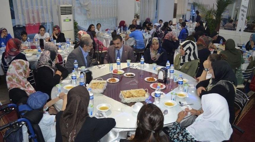 Yetim Aileleri İftarda Bur Araya Geldi