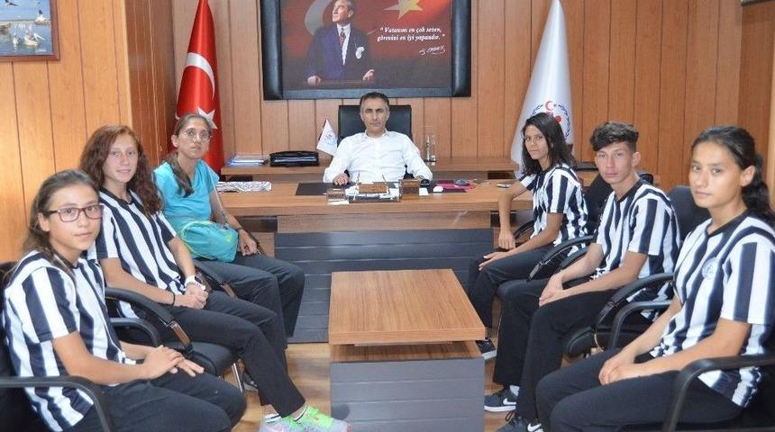 Başarılı Sporcular Müdür Arıcıoğlu’nu Ziyaret Etti