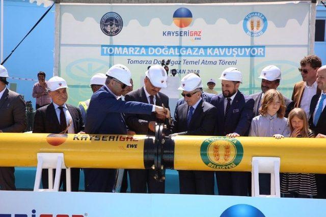 Başkan Çelik, Tomarza’da Doğal Gaz Temel Atma Törenine Katıldı