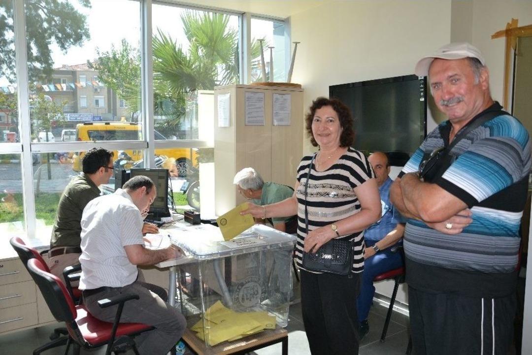 Ayvalık&rsquo;ta 24 Haziran Se&ccedil;imleri İ&ccedil;in İlk Oylar Atılmaya Başlandı