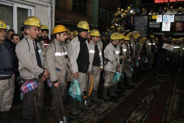 Göçükte Ölen İşçi Dualarla Anıldı