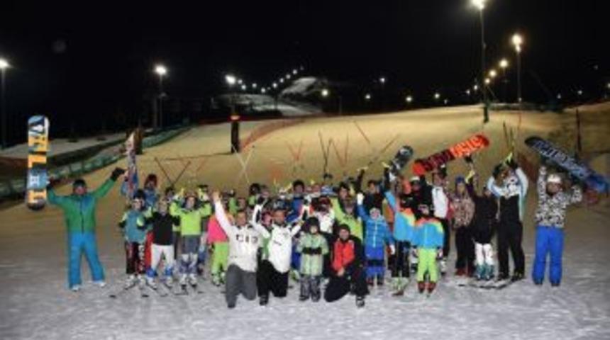 Kayak Kul&uuml;b&uuml; G&uuml;mb&uuml;r G&uuml;mb&uuml;r