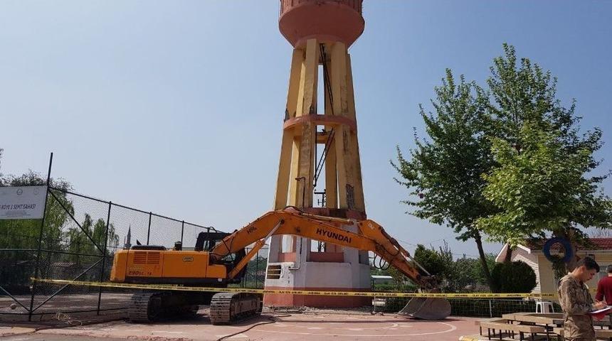 Su Kulesinden D&uuml;şen İş&ccedil;i Hayatını Kaybetti