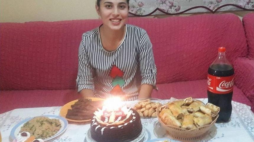 Trakt&ouml;r&uuml;n Altında Kalarak Hayatını Kaybeden Gen&ccedil; Kız Toprağa Verildi