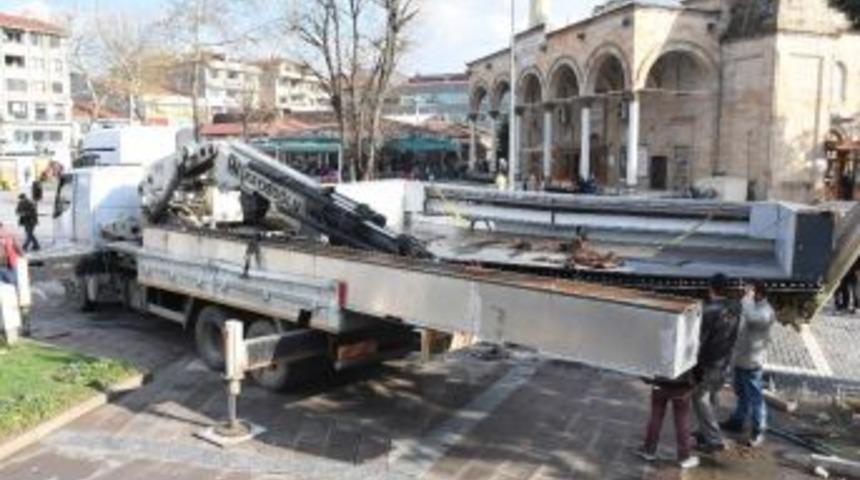 Su Perdesi Taşınıyor