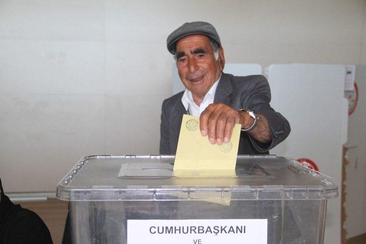 Elazığ’da Gurbetçiler Oy Kullanmaya Başladı G2