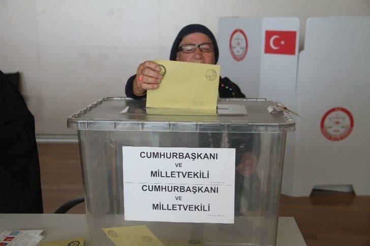 Elazığ’da Gurbetçiler Oy Kullanmaya Başladı G5