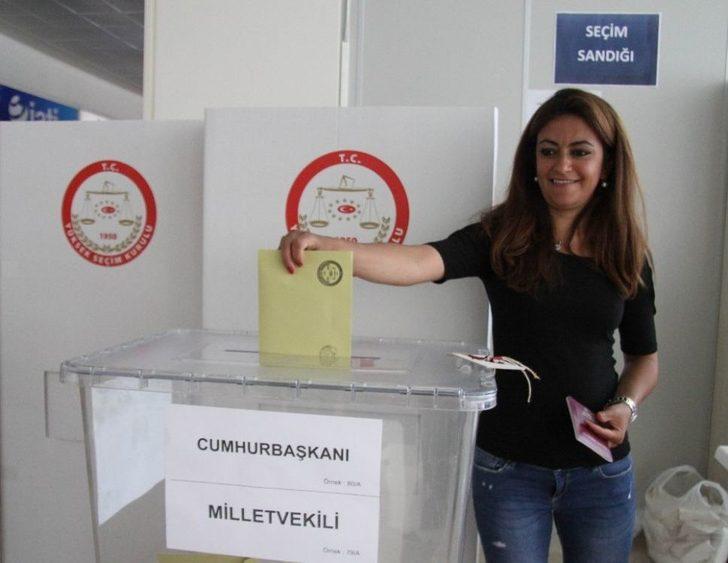 Antalya Havalimanında Oy Verme İşlemi G2