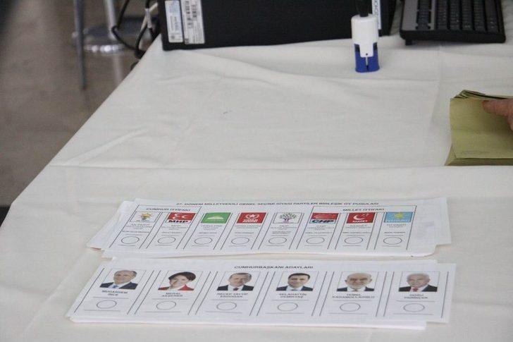 Antalya Havalimanında Oy Verme İşlemi G3