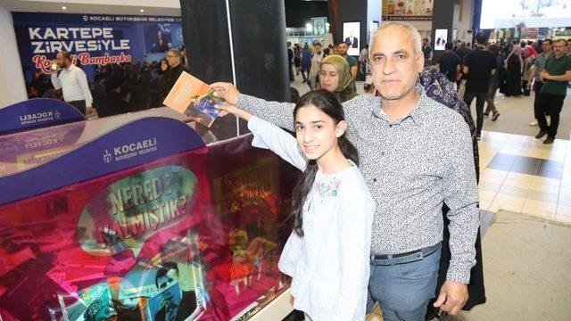 Şehit Öğretmenlerin Anısına Toplanan 18 Koli Kitap Yola Çıktı