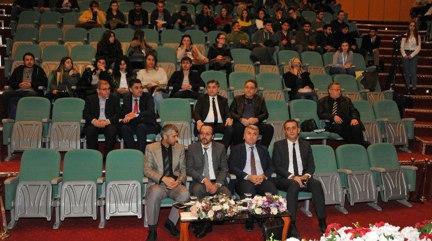 Ad&uuml;&rsquo;de Gazeteciliğin Geleceği Konuşuldu