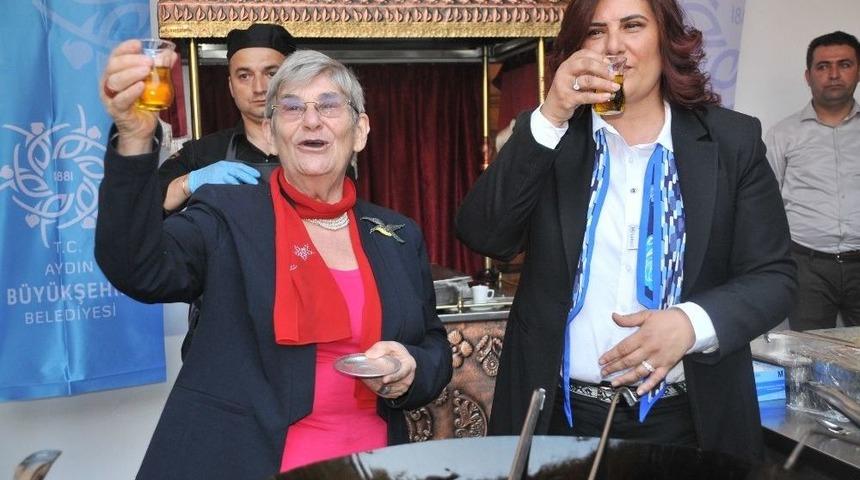 Canan Karatay Su İ&ccedil;er Gibi Zeytinyağı İ&ccedil;ti