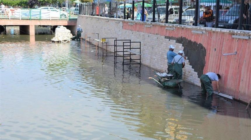 Gemlik &Ccedil;arşı Deresi Temizleniyor