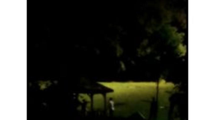 Gece Ge&ccedil; Saatlerde Gittikleri Parkı Darmadağın Ettiler