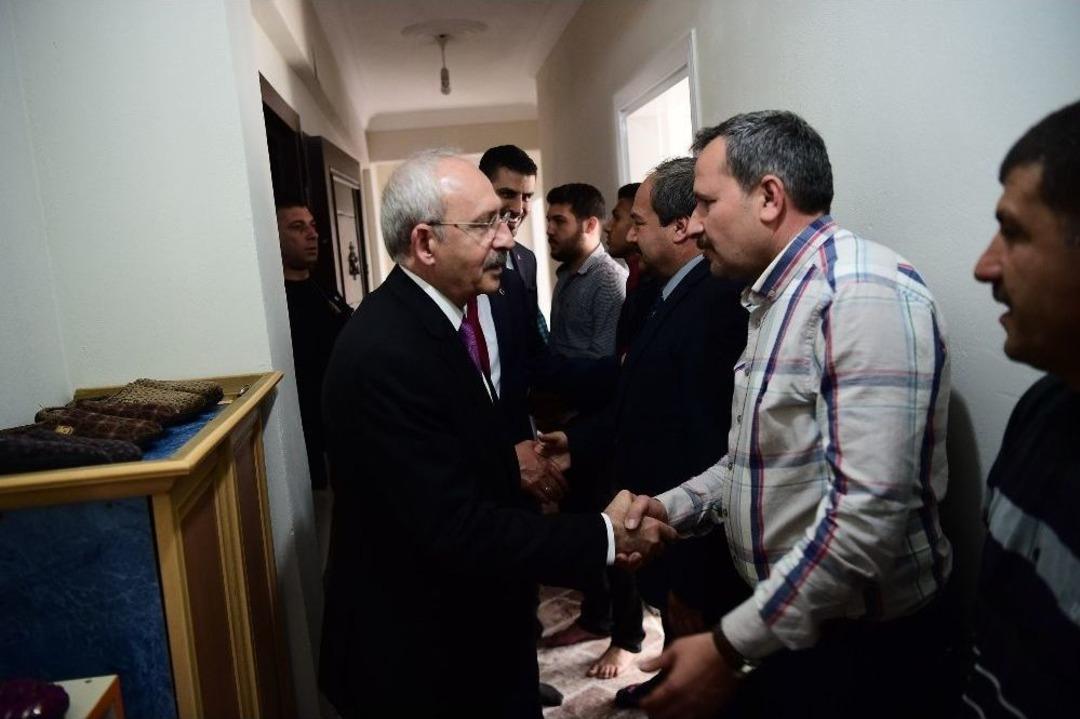 Kılı&ccedil;daroğlu Sivil Şehitlerin Ailelerini Ziyaret Etti