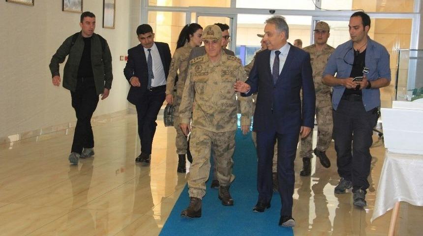 Jandarma Genel Komutanı &Ccedil;etin Hakkari&rsquo;de