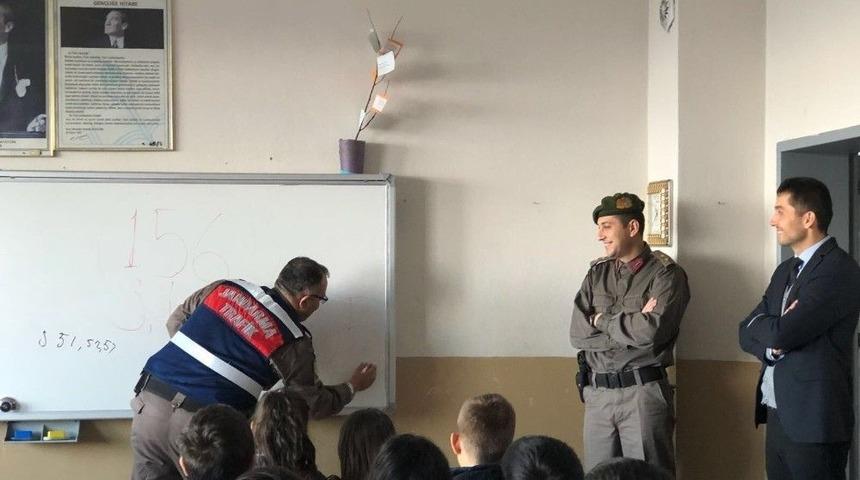 Jandarmadan &Ouml;ğrencilere Trafik Eğitimi